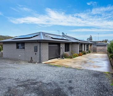 Modern home in Penguin - Photo 5