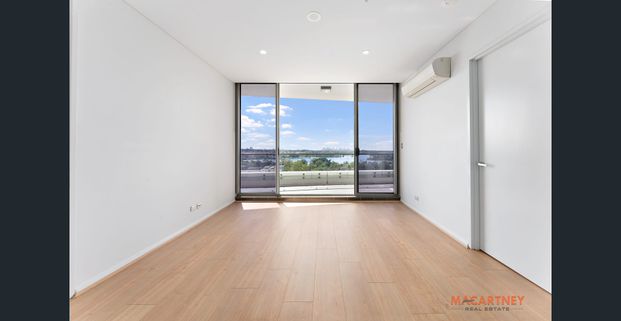 2 BEDROOM APARTMENT WITH SPECTACULAR WATER AND CITY VIEWS! | Unfurnished - Photo 1
