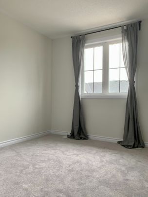 For Lease - 594 Murrell Boulevard, East Gwillimbury, Ontario - Photo 1