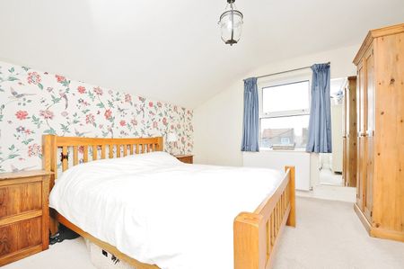 3 Bed Flat, Tooting, SW17 - Photo 3