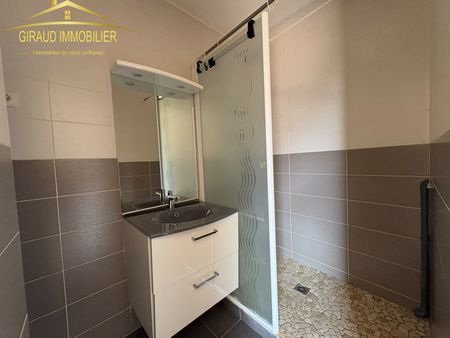 Location Appartement 3 pièces 54m² CHARLIEU 42190 - Photo 2