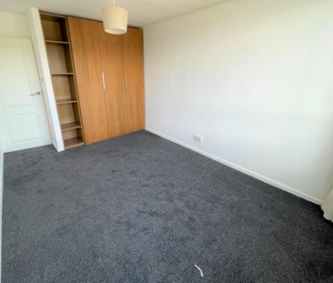 2 bedroom Flat To Let - Photo 5