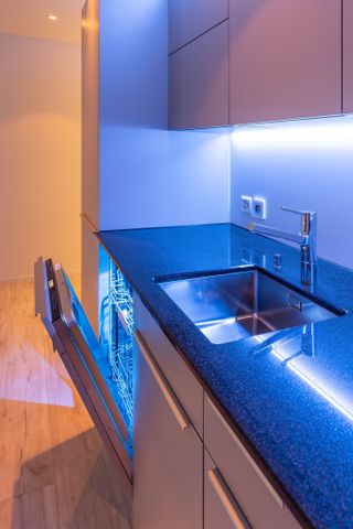 Moderne, helle 1.5 ZWHG OG, 9 m² Wintergarten & 1 PARKPLATZ INKLUSIV - Photo 4