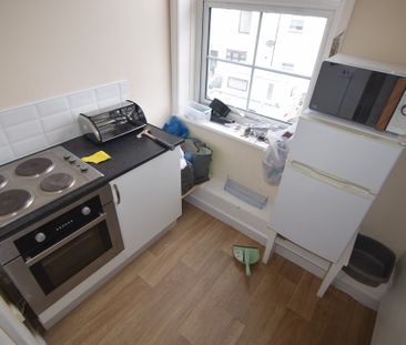 To Let 1 Bed Apartment - Photo 6