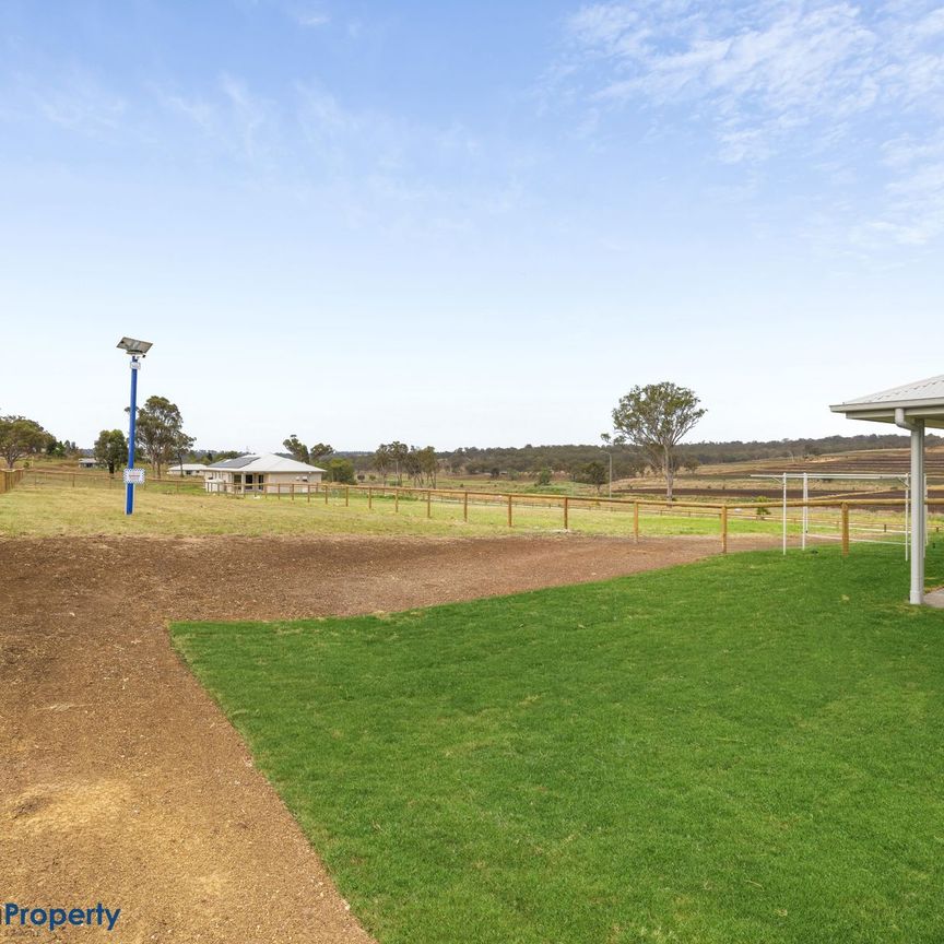 2/17 Aquila Drive, 4352, Meringandan West Qld - Photo 2