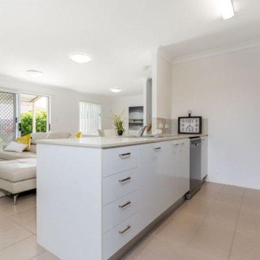 Impressive 4 Bedroom Townhouse - Photo 1