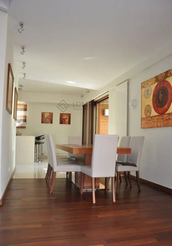 Z basenem, oranżeria i ogrodem i salą kinową - Zdjęcie 4