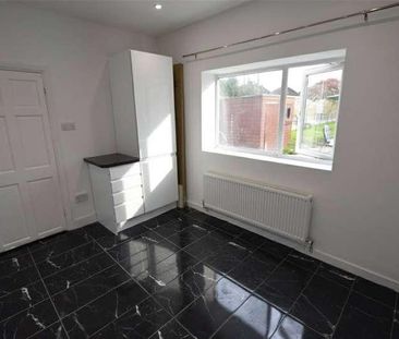 Straight Road, Romford, RM3 - Photo 5