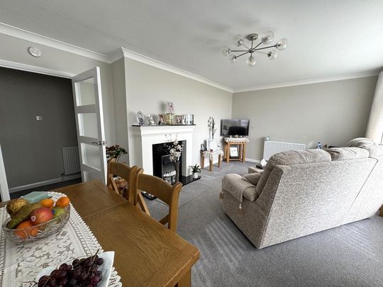 2 bedroom flat to rent - Photo 1