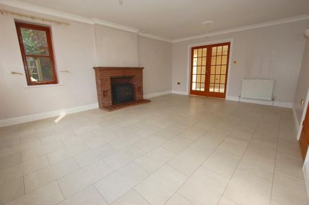 4 bedroom detached house to rent - Photo 5