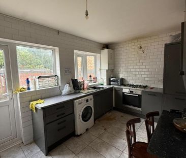 1 bedroom in a house share to rent - Photo 4