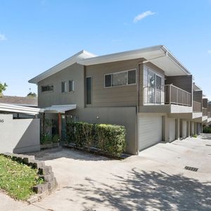 Modern 3 bedroom townhouse close to CBD. - Photo 2