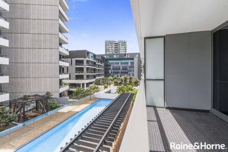 Sleek & Modern One Bedroom Apartment - Photo 5