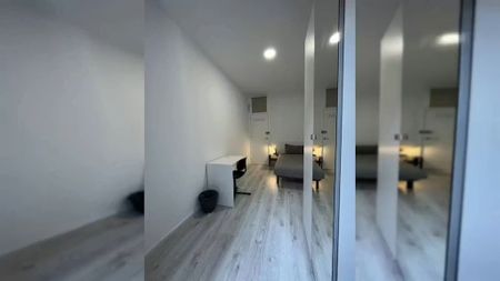 Carrer de Sant Roc, Barcelona, Catalonia 08014 - Foto 2