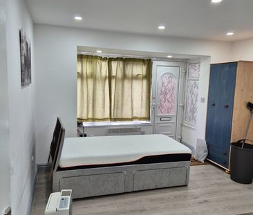 1 Bed Flat, Selly Oak, B29 - Photo 2