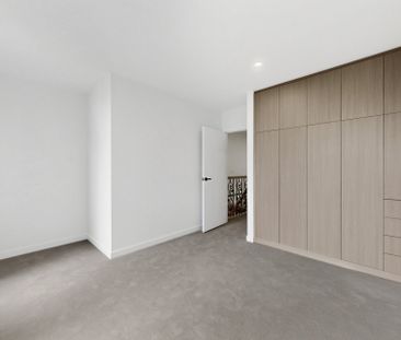 Brand New Luxury Townhouse with Study, Family Retreat & Designer Fi... - Photo 3