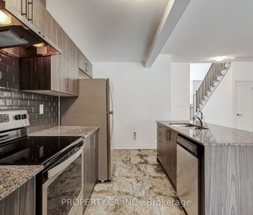 Detached Home For Lease | S8118974 - Photo 4