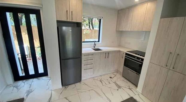 GORGEOUS ONE BEDROOM TOWNHOUSE IN SUPER LOCATION: - Photo 1