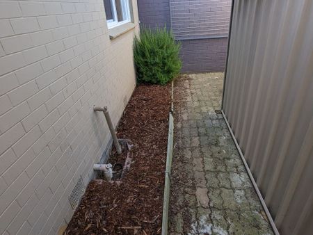 THREE BEDROOM HOUSE ON COMPACT BLOCK - Photo 5