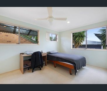 Spacious Family Townhouse in the Heart of Southport - Photo 5