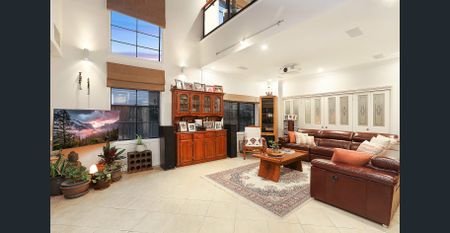 Grand family residence combines luxury with boundless space and privacy - Photo 3