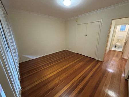 2/16 Allambee Avenue, Camberwell VIC 3124 - Photo 3