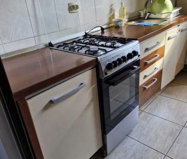 ofer spre inchiriere un apartament 3 camere complet mobilat cartier vasile Aaron sibiu - Photo 3