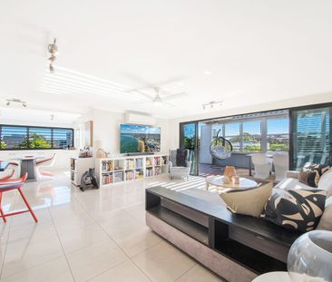 Expansive Penthouse Living in the Heart of Neutral Bay - Photo 2