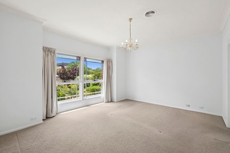 4 Maple Crescent, Jerrabomberra NSW 2619 - House For Rent | Domain - Photo 4