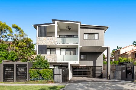 MODERN UNIT LIVING IN PRIME CARINA HEIGHTS LOCATION - Photo 2