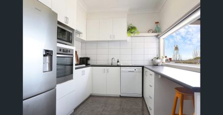 Bright & Modern Home in the Heart of Newcomb - Photo 2