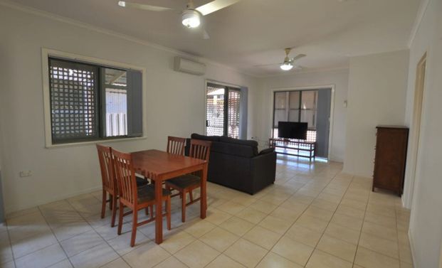 MOVE STRAIGHT IN! - Renovated 1x1 + Extras - Photo 1