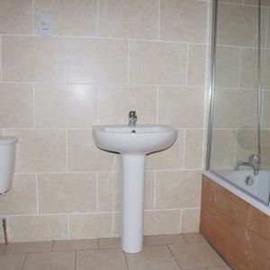 Hutton Grove, London, N12 - Photo 3