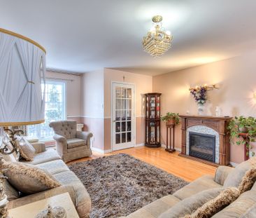 692 Rue Rabis, Laval (Sainte-Dorothée), QC H7X - Photo 2