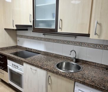 Piso de alquiler en Calle Hernán Cortés, 18, La Calzada - Photo 3