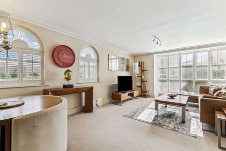 Spacious two bedroom apartment in the popular Harrods Village development - Photo 2