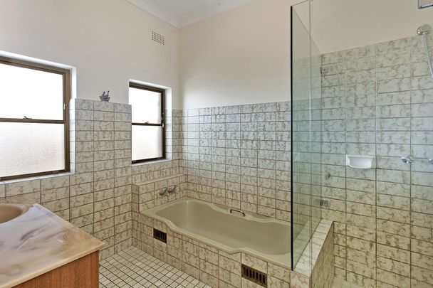 17 Edgecliffe Esplanade, - Photo 1