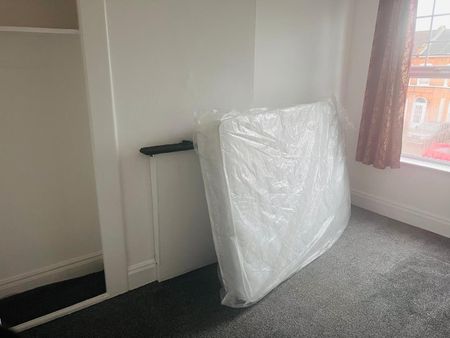 4 Bed Terraced House, St Fillans Road, SE6 - Photo 2