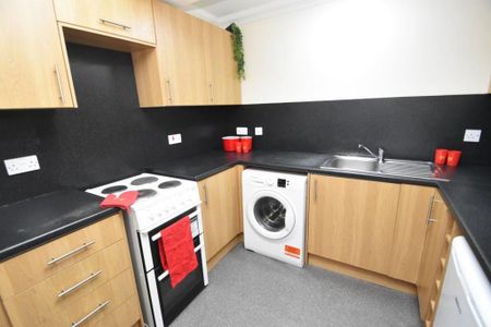 5 bedroom flat to rent - Photo 4