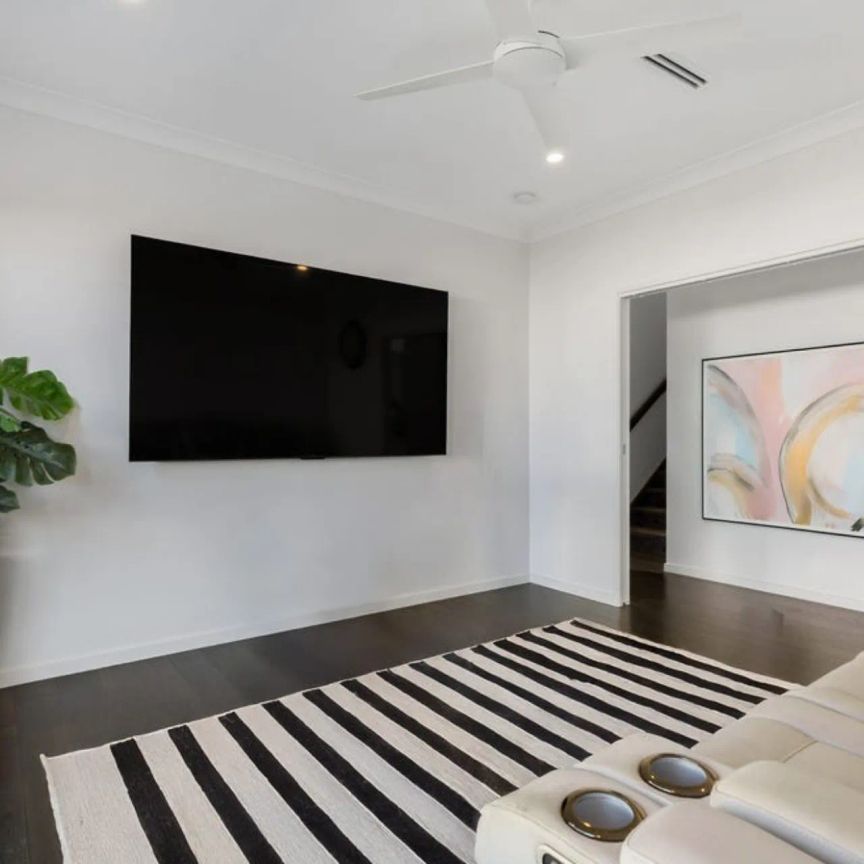 Huge 4 Bedroom House in the Beautiful Breeze - Photo 1