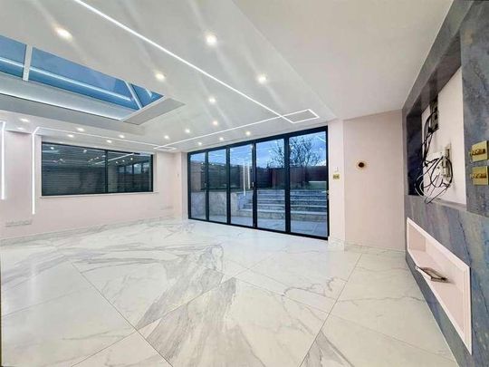 Church Leys, Harlow, CM18 - Photo 1