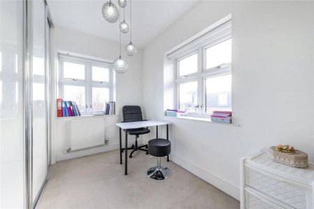 4 bedroom house in Roehampton - Photo 4