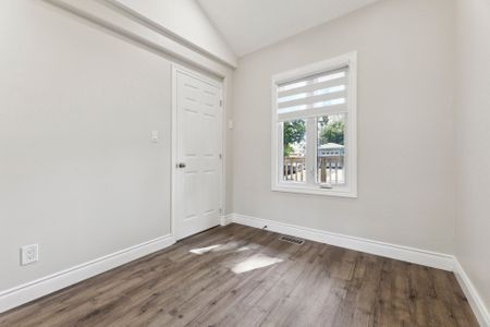 For Lease - 18 Beech Street, Ajax, Ontario - Photo 5