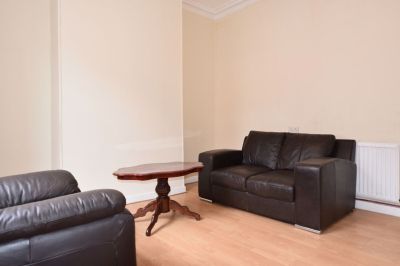 3 bedroom House in Burley Lodge Terrace, Leeds - Photo 1