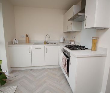 2 bedroom semi-detached house to rent - Photo 6