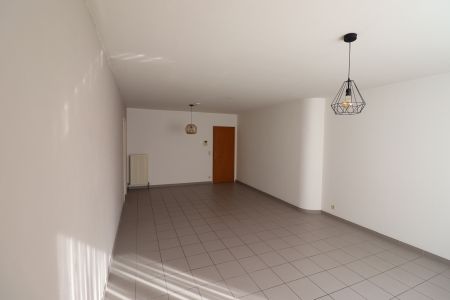 Een instapklaar appartement op de benedenverdieping links van de rechter ingang - met terras en garage. - Photo 5