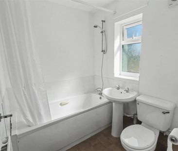 2 Bedroom Flat / Apartment to let - Photo 6