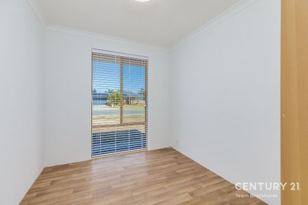 Powered Shed&comma; Great Location - Photo 3