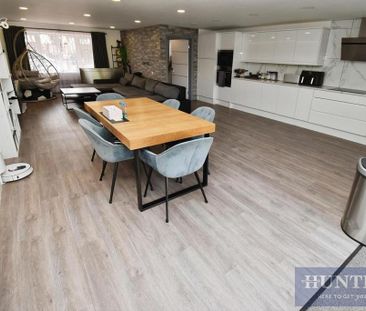 4 bedroom semi-detached house to rent - Photo 3