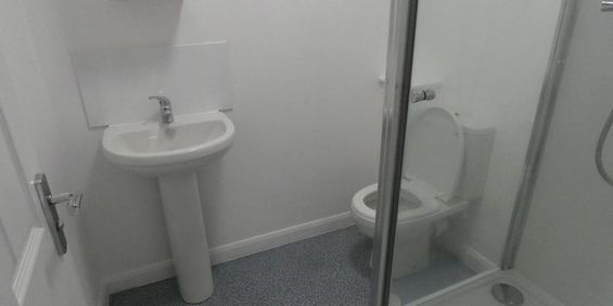 1 bedroom in a flat share to rent - Photo 3